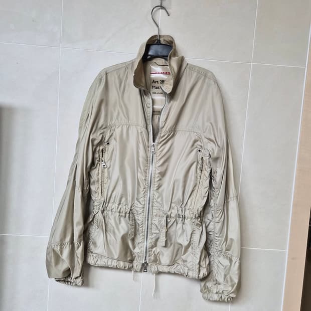 프라다정품 여성 바람막이 66