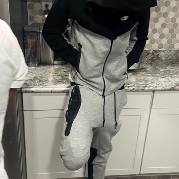 나이키 테크팩 그레이/블랙 희귀매물 팝니다