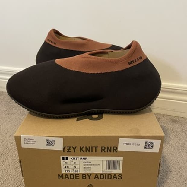 아디다스 이지 니트 러너 스톤 카본