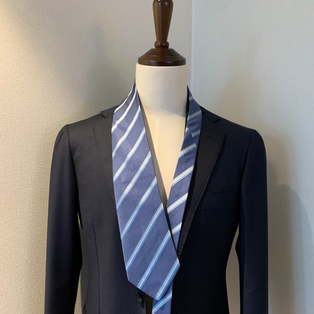 살바토레 페레가모 스트라이프 명품넥타이 A+등급 정장룩 코디