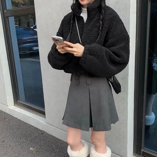 에이블리 애니원모어 브릿 베이 양털 하이넥 크롭 점퍼