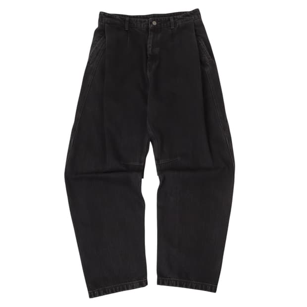 Coor 쿠어 핀턱 커브드 데님팬츠