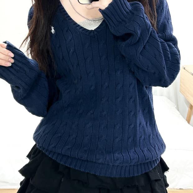 폴로 화이트포니 네이비 브이넥 케이블 니트