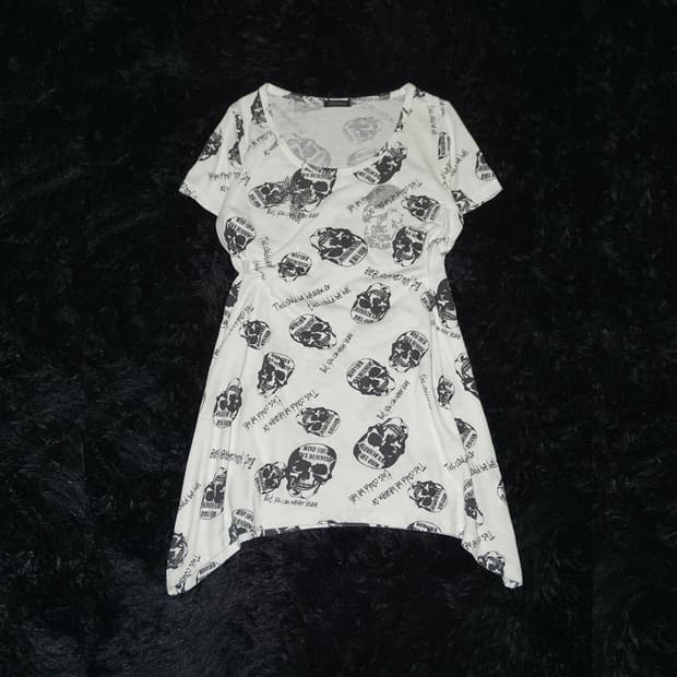 (cornflake) gothic rhinestone t 