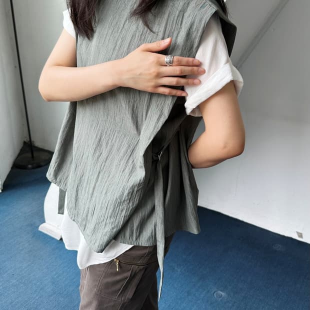 Washed poly nylon sleeveless belted P/O