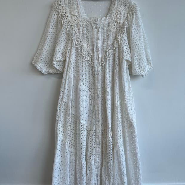 레이스 펀칭 롱 원피스