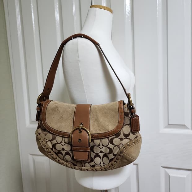 코치 스웨이드 버클 숄더백