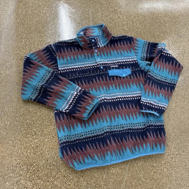 10s 파타고니아 신칠라 스냅-T 아즈텍 패턴