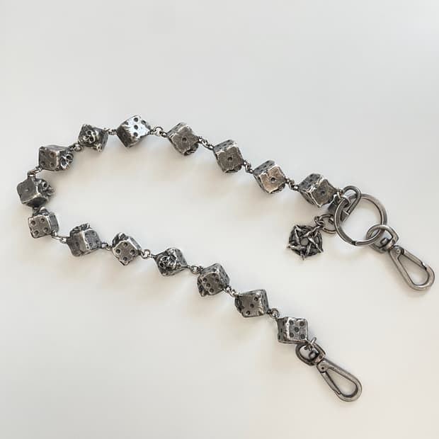 에모스탠스클럽 다이스 체인 판매합니다