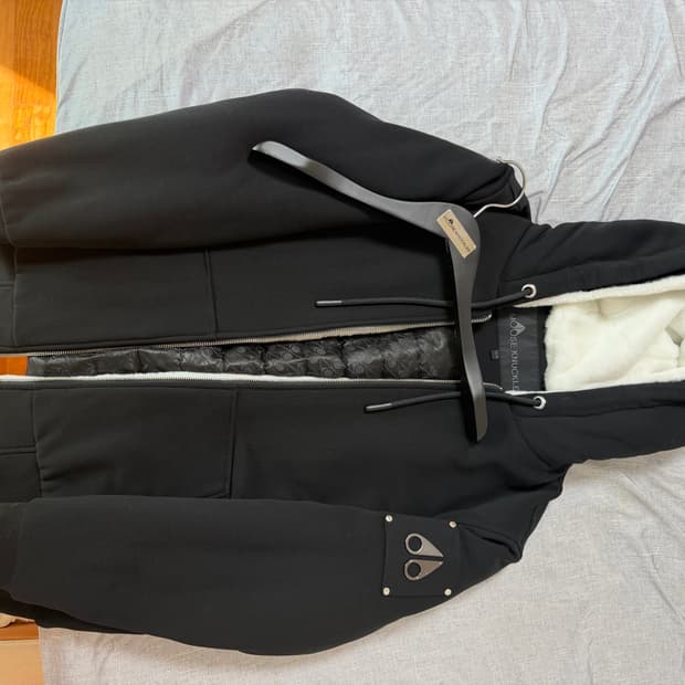 무스너클 버니스웨터 판매합니다 새상품