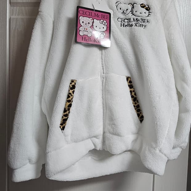 돈키호테 키티 후드집업 셋업 m사이즈 화이트