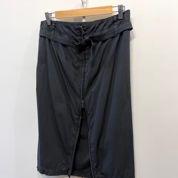 프라다 프론트 슬릿 스커트