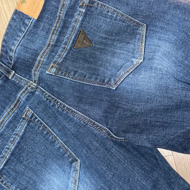 게스 슬림 스트레이트 청바지