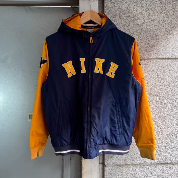 나이키 아치 로고 경량 패딩 