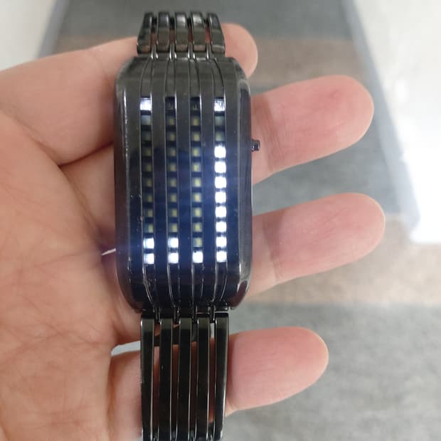 블랙 핌프 LED 디지털 시계