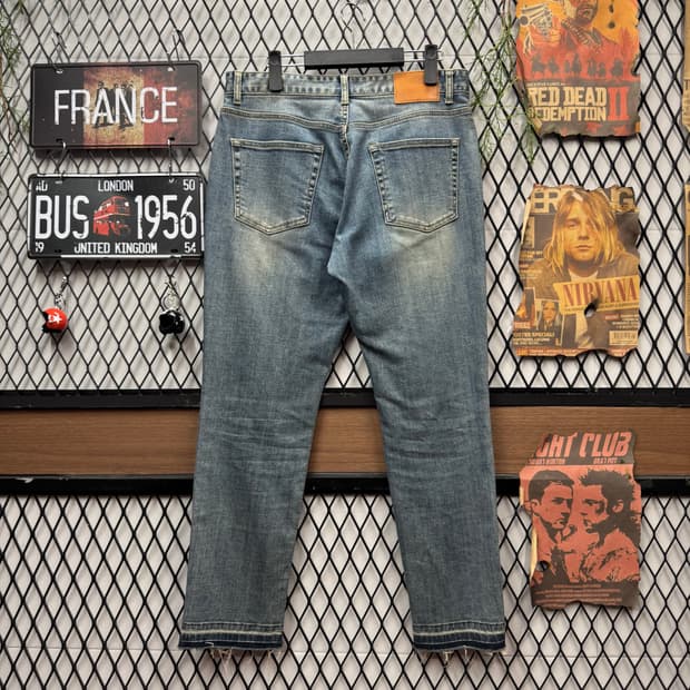 2017 F/W 솔리드옴므 워싱 데님 팬츠 후면 레더 패치 포인트 중청