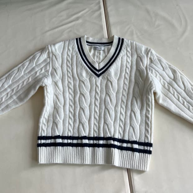 폴햄 브이넥 케이블 꽈배기 니트