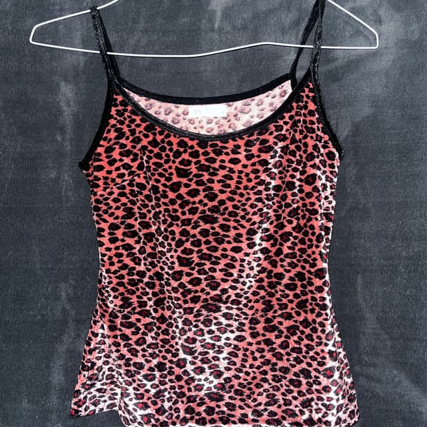 핑크 레오파드 슬리브리스 탑