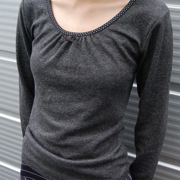 Dot ribbon top