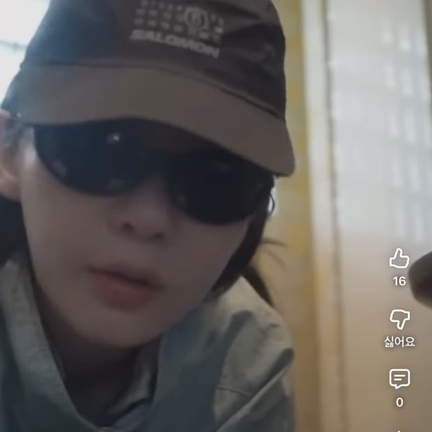 살로몬 마르지엘라 볼캡 (강민경 모자)