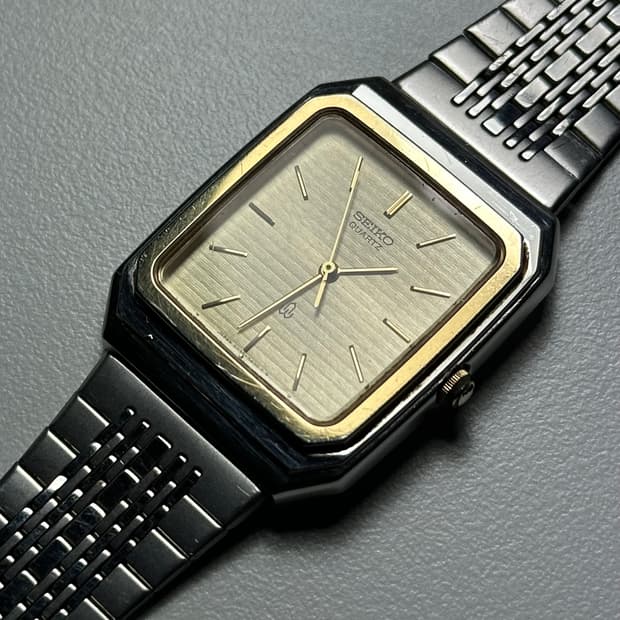 SEIKO quartz square