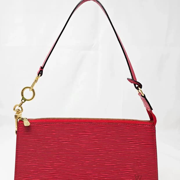 루이비통 에삐 포쉐트 악세수아 파우치 레드