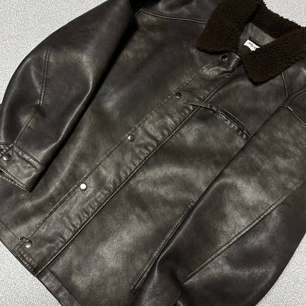 밀로 아카이브 레더