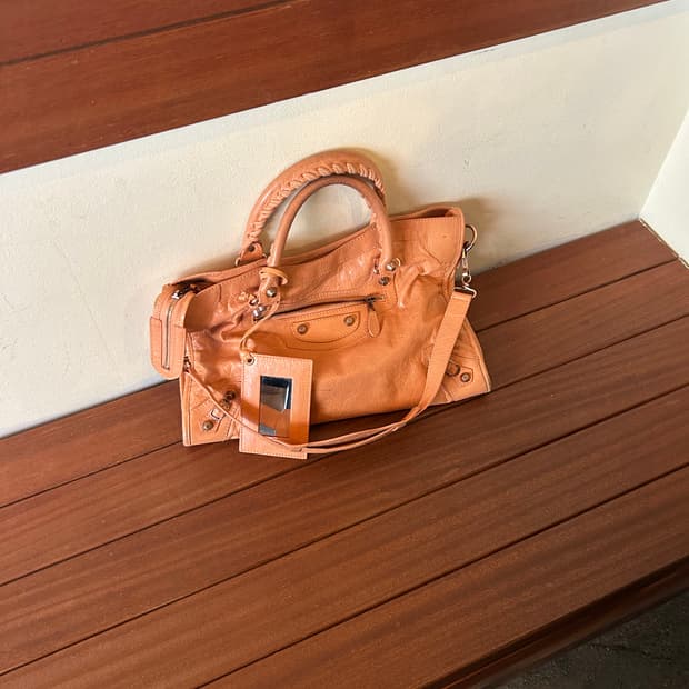 발렌시아가 모터백 미디움