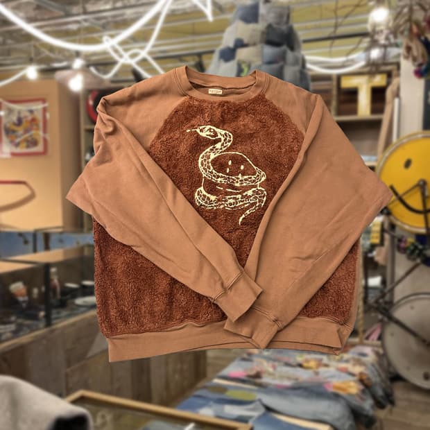 캐피탈 퍼 그리즐리 스웻셔츠