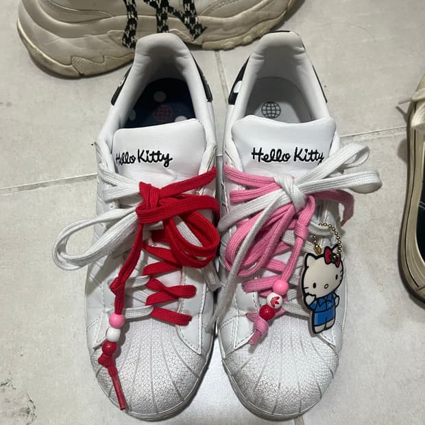 아디다스 슈퍼스타 헬로키티 콜라보 245