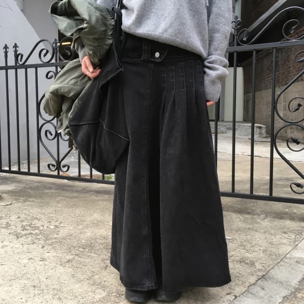 포지아보브 flare black denim skirt