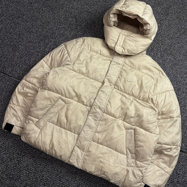 나이키 신형 써마핏 푸퍼 패딩 자켓 크림 1897