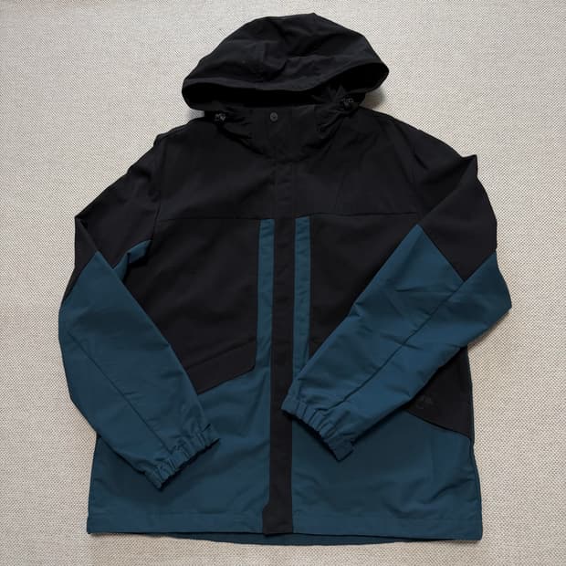 네파 배색 바람막이 자켓
