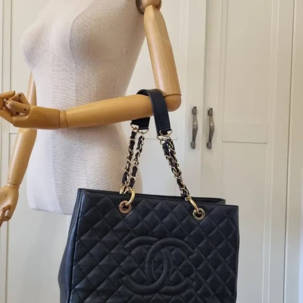 Chanel 캐비어 금장 그랜드 샤핑 숄더백