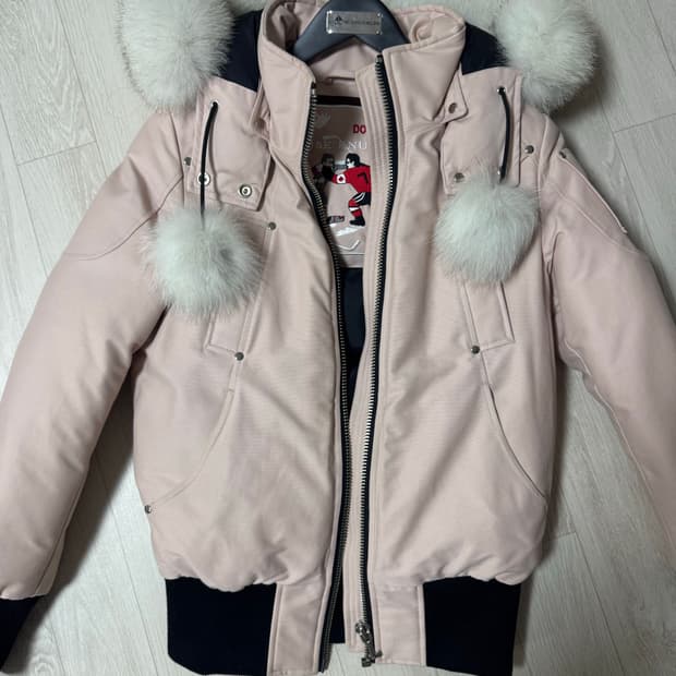 무스너클 대비 봄버 로즈 스모크 더블유 패딩(한정판)