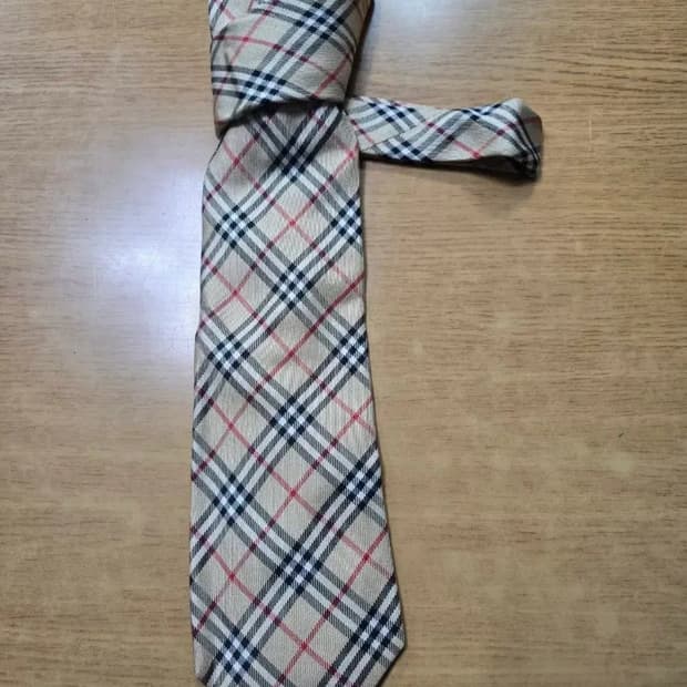 버버리 체크무늬 실크 넥타이