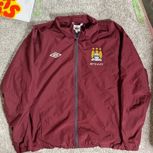 엄브로 맨시티 구형 바람막이