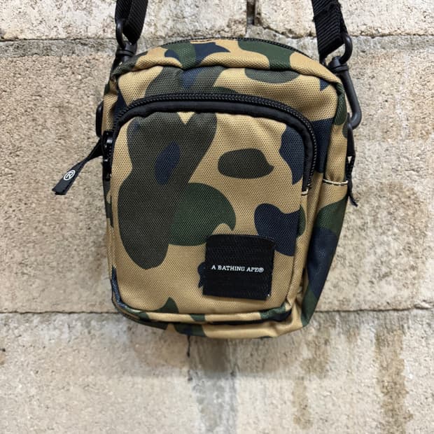 배이프 카모 미니 숄더백