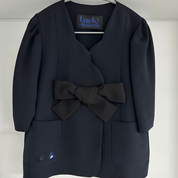 [럭키슈에뜨] 여성 블랙 리본 자켓