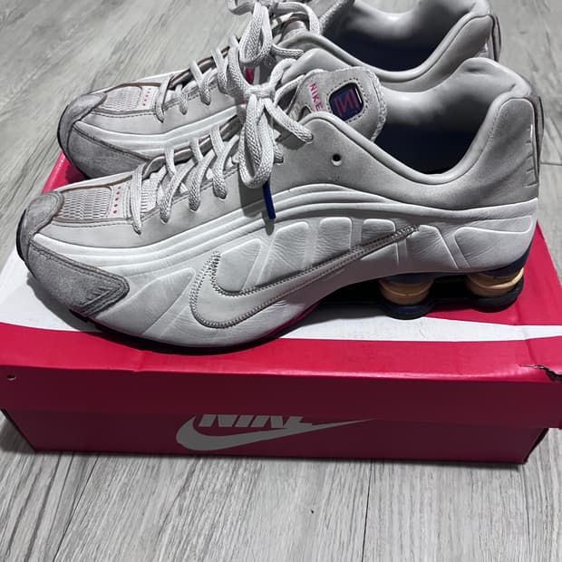 나이키 샥스 R4 프리미엄 라이트 아이언 오어 앤 팬텀