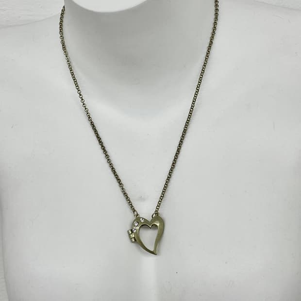 엔틱 하트 큐빅 로켓 네크리스