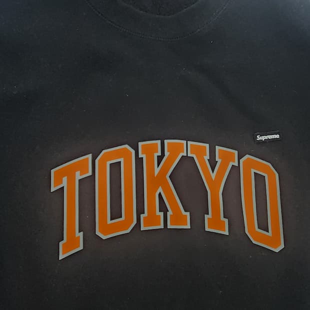 슈프림 도쿄 크루넥 티셔츠