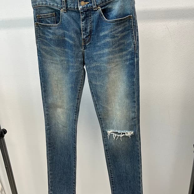 29) 생로랑 디스진 