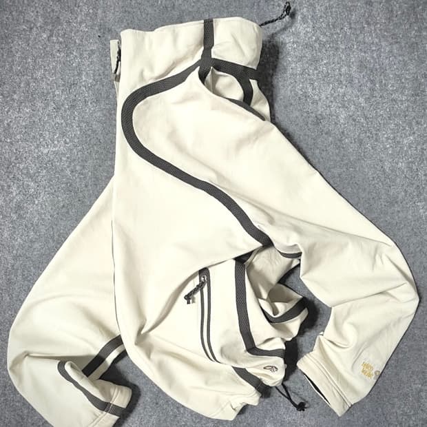 2000’s Mountain hardwear conduit jacket