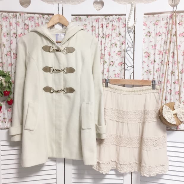 빈티지 아이보리 버클 후드 코트