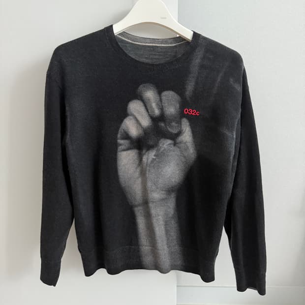 032C Graphic Print Fine Knit