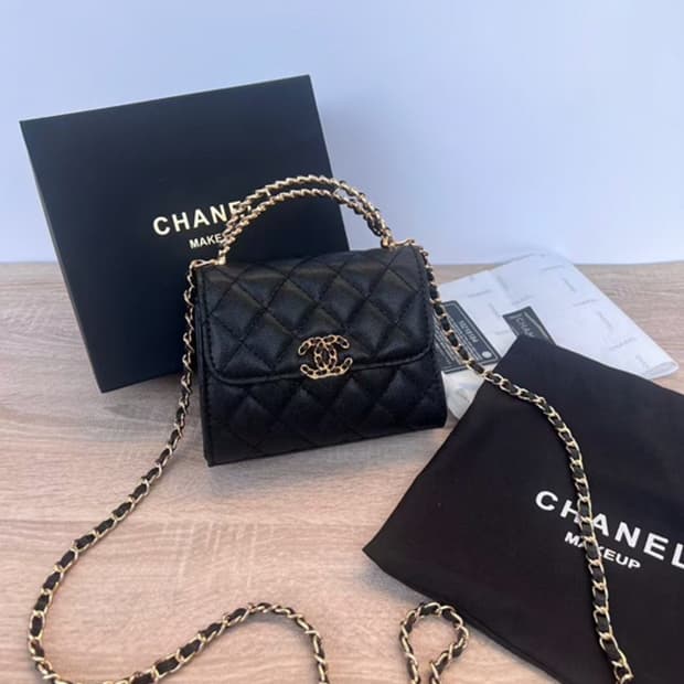 샤넬 뷰티 캐비어 체인 핸들 크로스백