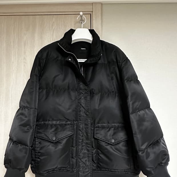 띠어리(THEORY) 패딩 판매