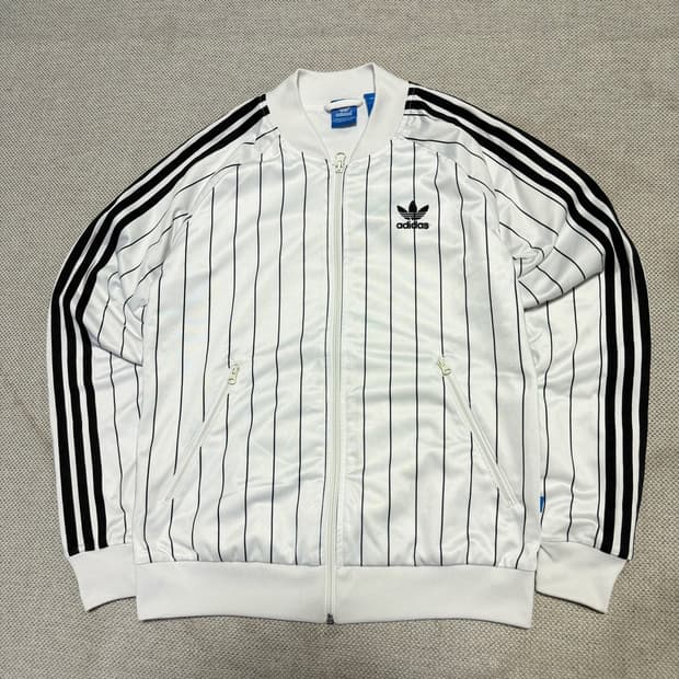 아디다스 빅로고 스트라이프 트랙탑