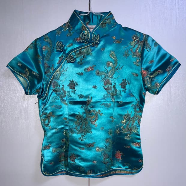 푸른색 치파오 탑